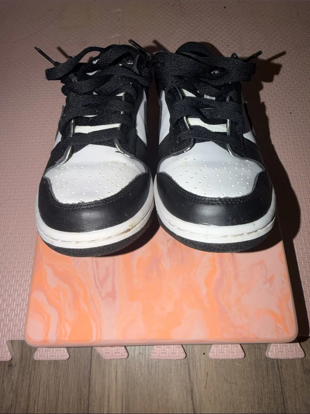 Nike Panda Low Dunks (Size: 6 Youth)
